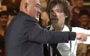 伍佰代言日本摔跤,演绎东方摇滚与摔角激情碰撞